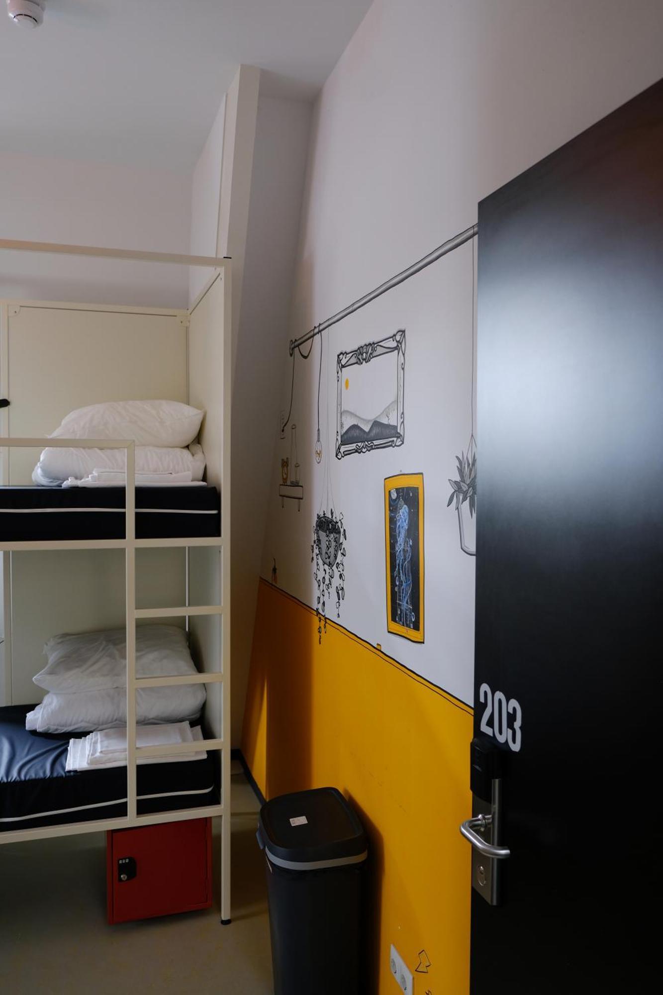 Hostel & Bar De Basis Zwolle  Kültér fotó