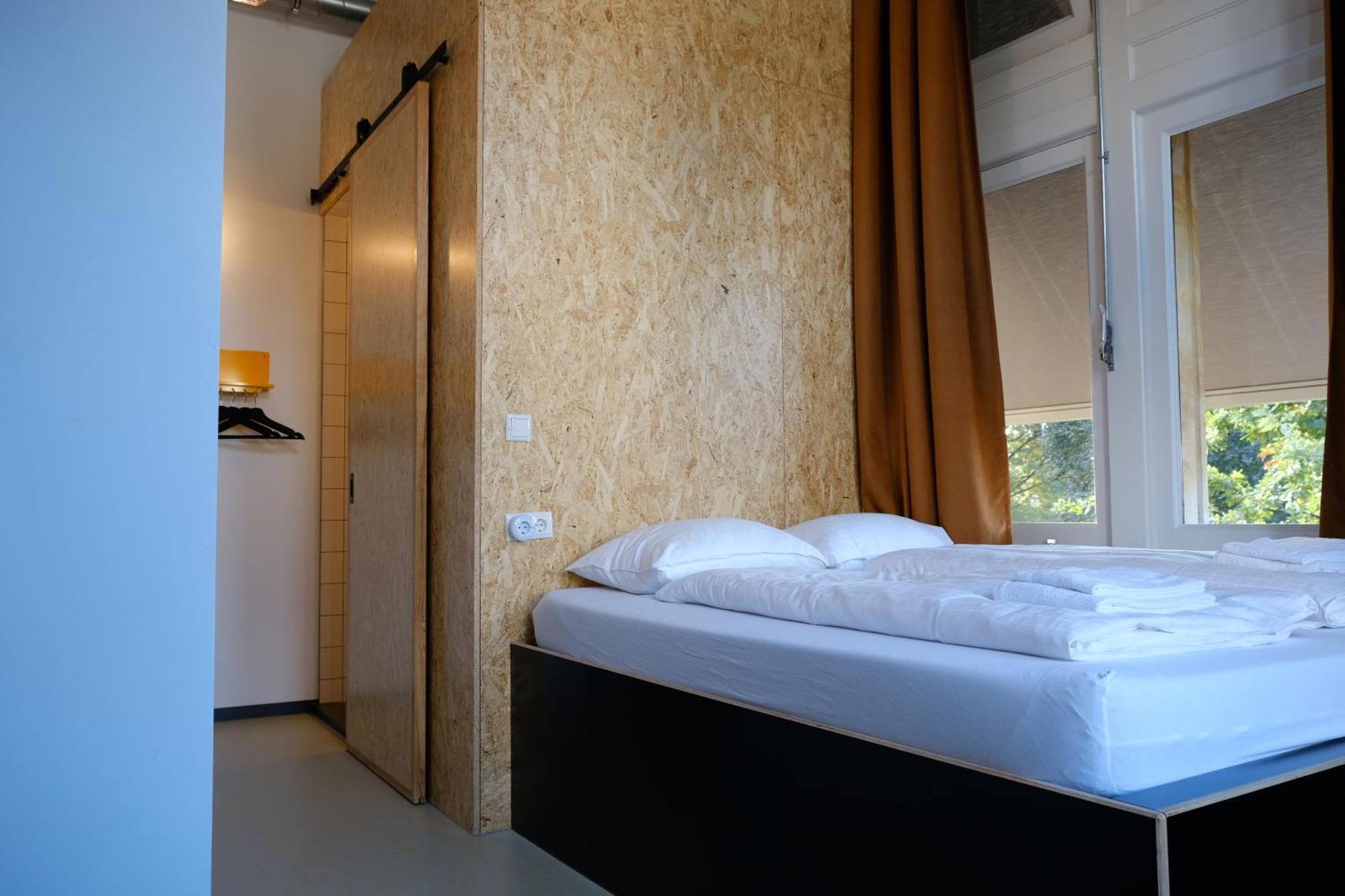 Hostel & Bar De Basis Zwolle  Kültér fotó